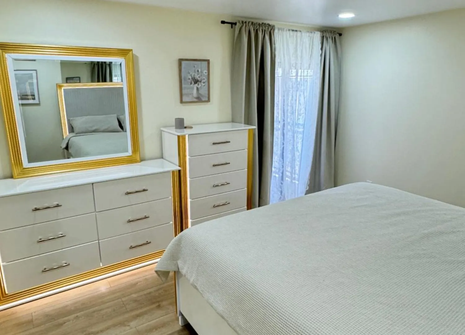 Stylish 2B2B Apartment Glendale United States