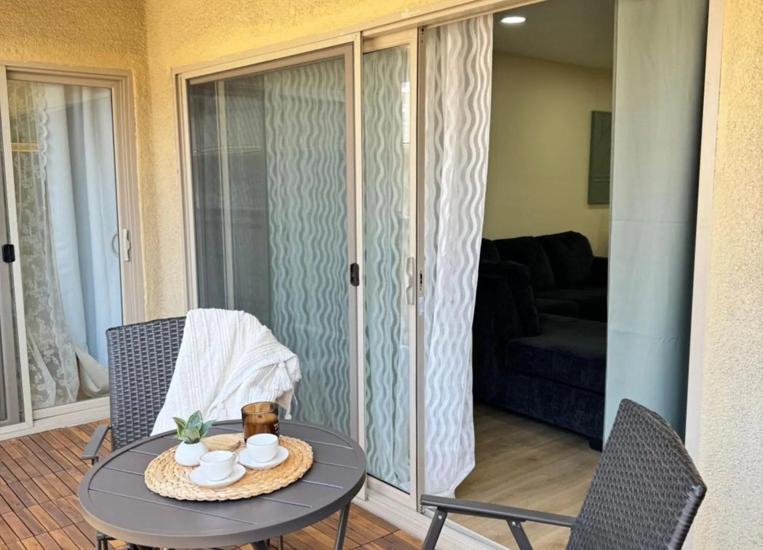 Stylish 2B2B Apartment Glendale