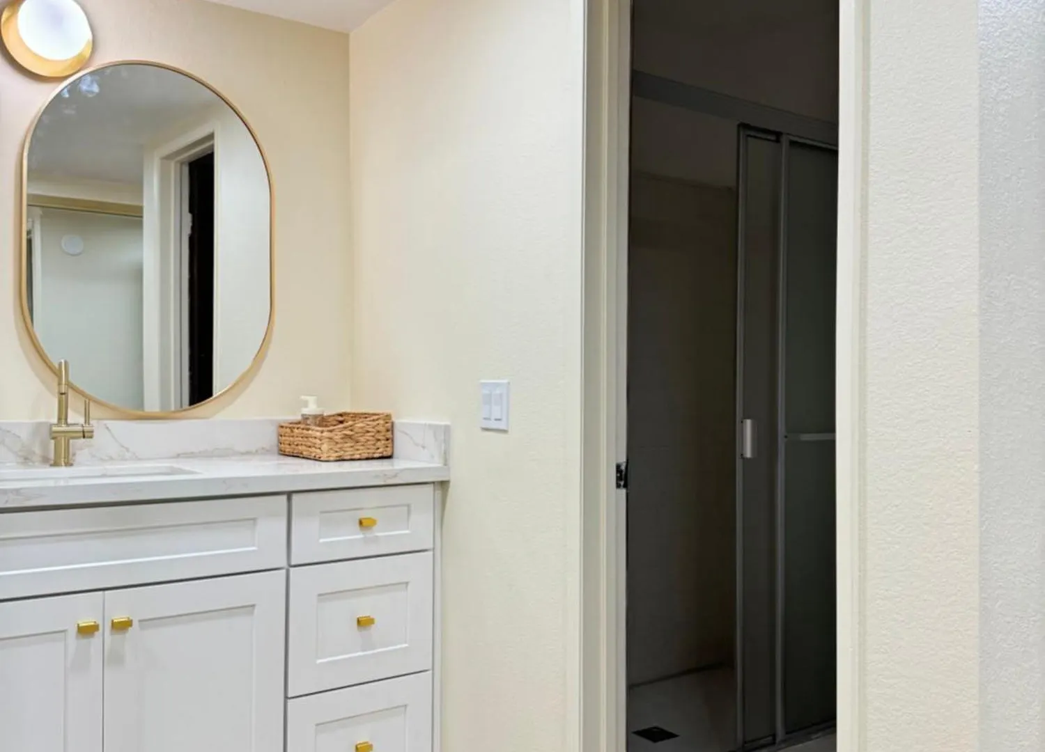 Stylish 2B2B Apartment Glendale