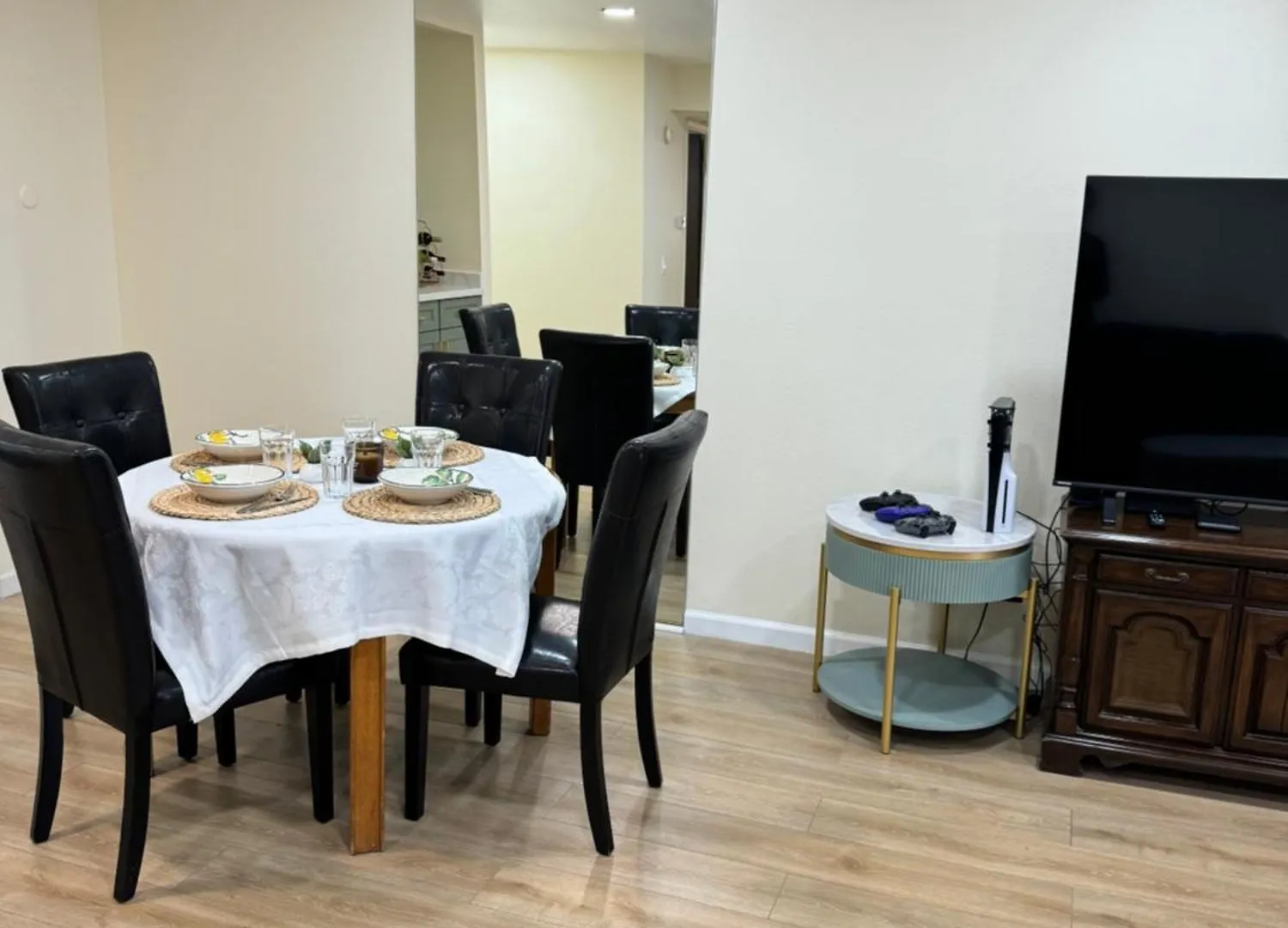 Stylish 2B2B Apartment Glendale 0*,