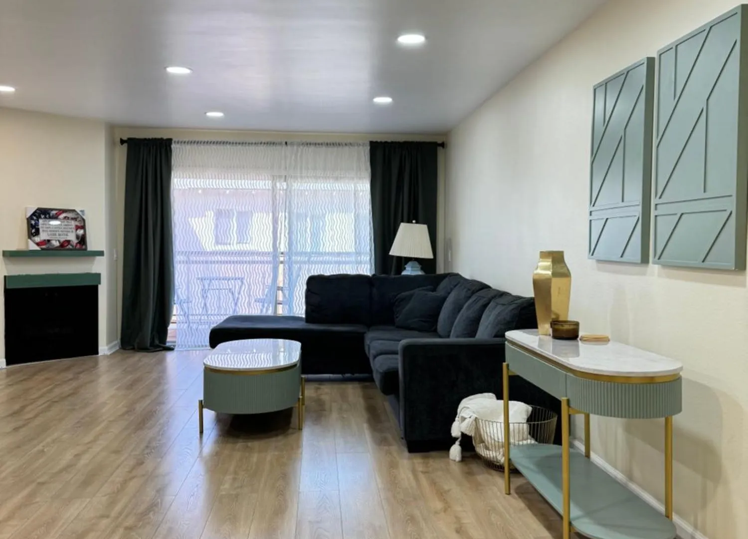 Stylish 2B2B Apartment Glendale