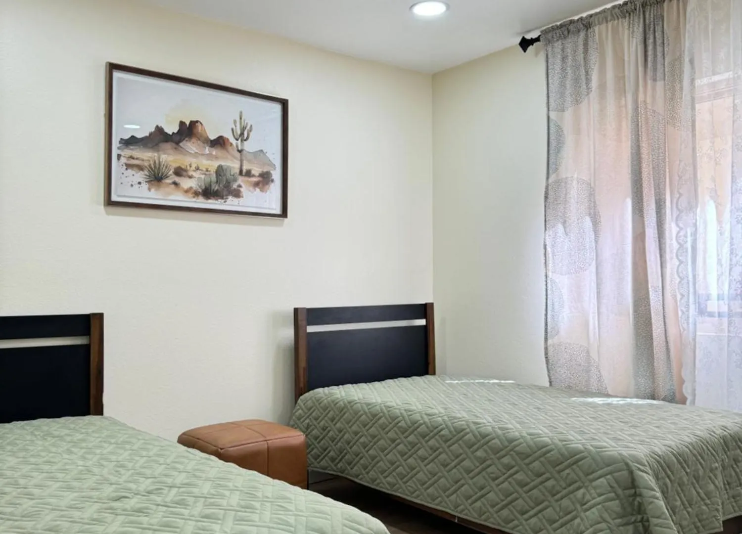Stylish 2B2B Apartment Glendale