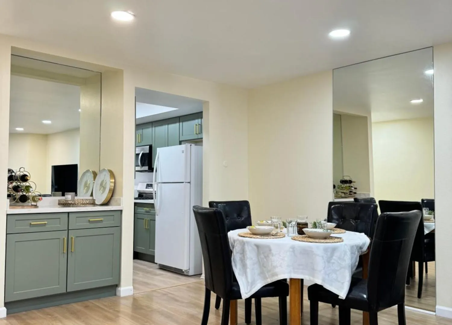Stylish 2B2B Apartment Glendale United States