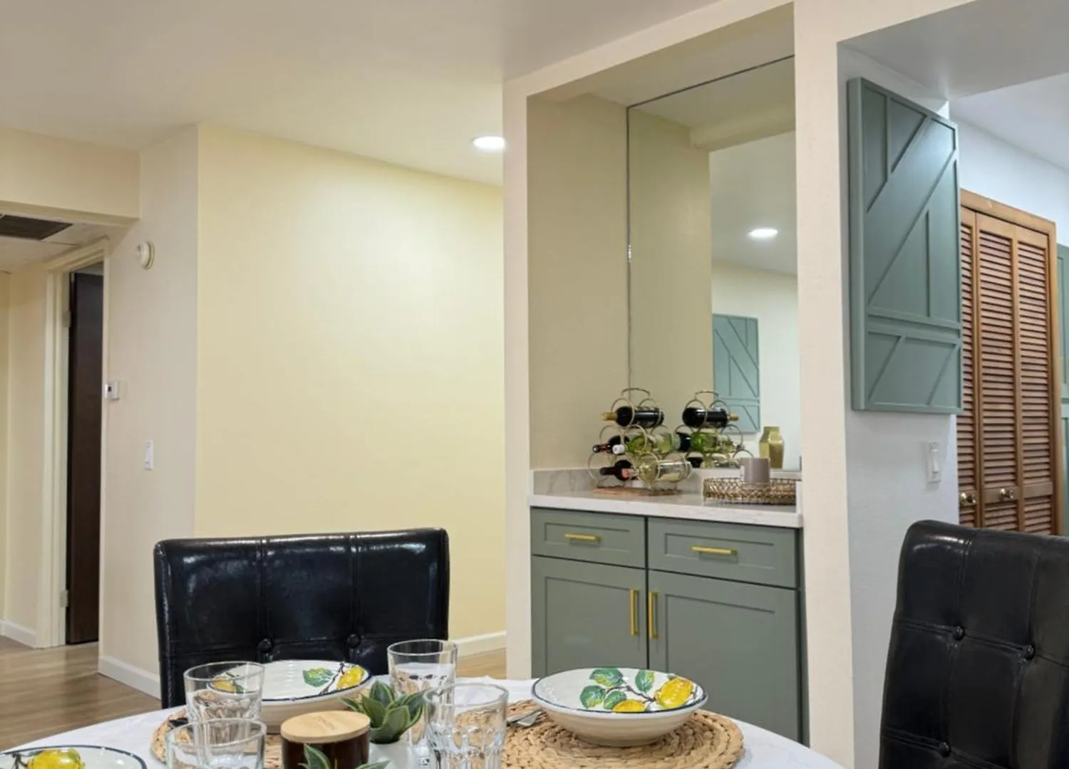 Stylish 2B2B Apartment Glendale