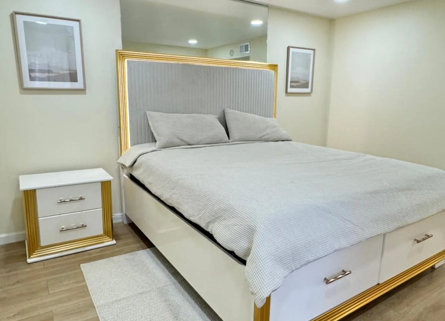 Stylish 2B2B Apartment Glendale